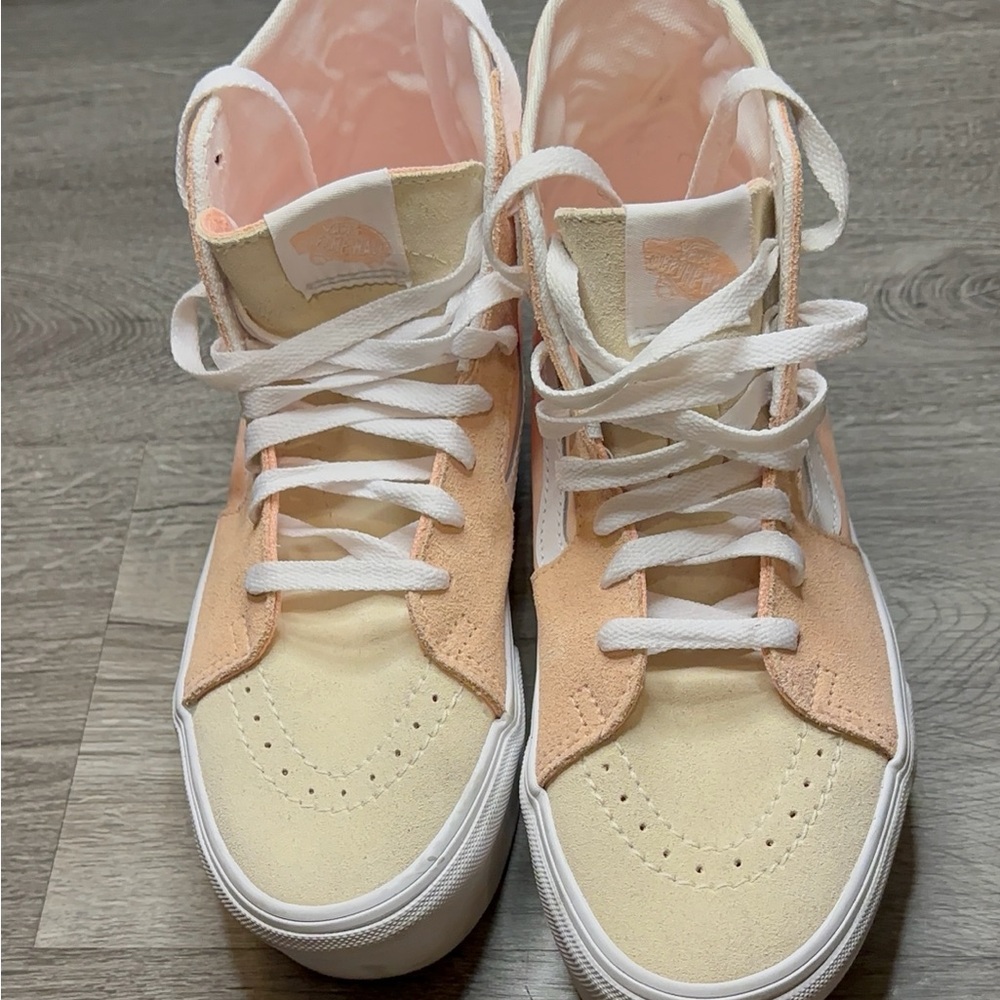 ✨DISCOUNTED SHIPPING✨LIKE NEW✨ Vans High-Top Sk8-Hi Peach Color & platform sole